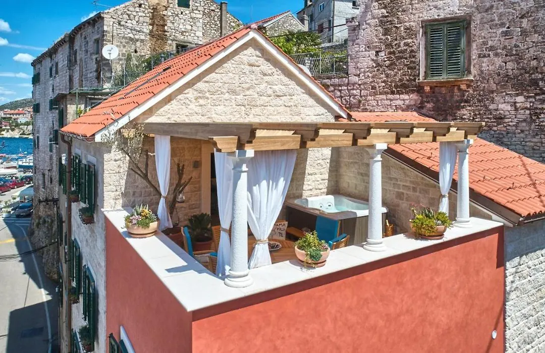 Villa Pergola-1